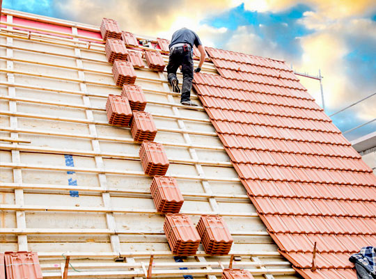 Travaux Couverture : Remplacement toiture, détection et réparation de fuites toiture tuiles. faîtage. Sur Bruxelles Machelen en Belgique - HV TOITURE FACADE BRUXELLES