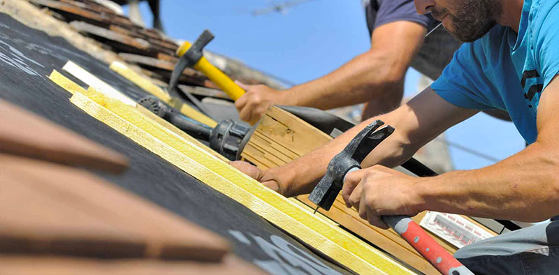 Travaux Couverture : Remplacement toiture, détection et réparation de fuites toiture tuiles. faîtage. Sur Bruxelles Machelen en Belgique - HV TOITURE FACADE BRUXELLES