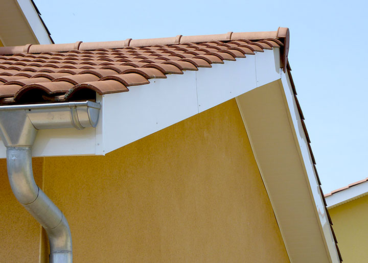 Travaux Couverture : Remplacement toiture, détection et réparation de fuites toiture tuiles. faîtage. Sur Bruxelles Machelen en Belgique - HV TOITURE FACADE BRUXELLES